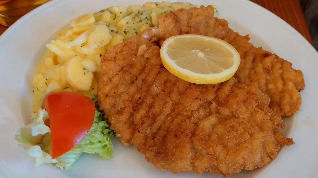 Lecker Essen im Biergarten vom Dorfwirt Arnbruck Lecker Essen im Bayerischer Wald Biergarten & Ausflugsgaststätte